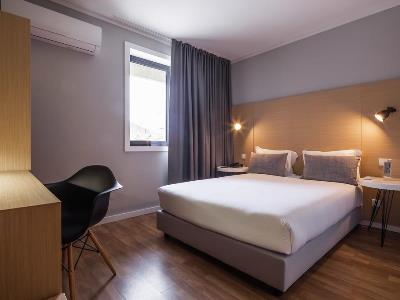 bedroom 3 - hotel cliphotel - porto, portugal