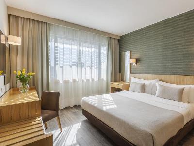 bedroom 1 - hotel hf ipanema - porto, portugal