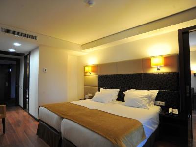 bedroom 2 - hotel axis porto business and spa - porto, portugal