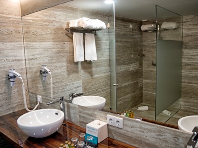 bathroom 1 - hotel abc hotel porto - boavista - porto, portugal