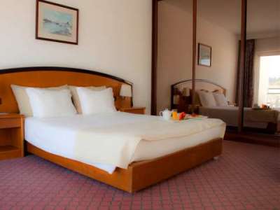 bedroom - hotel tryp lisboa caparica mar - costa da caparica, portugal