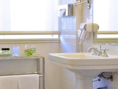 bathroom - hotel pousada serra da estrela - covilha, portugal