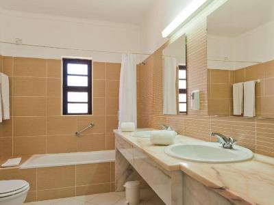 bathroom - hotel colina village - carvoeiro, portugal