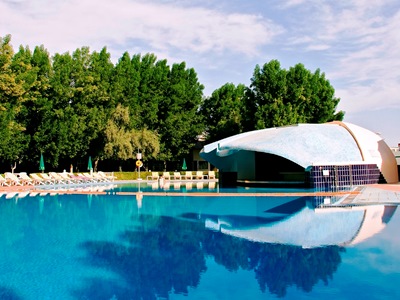outdoor pool - hotel radisson blu doha - doha, qatar