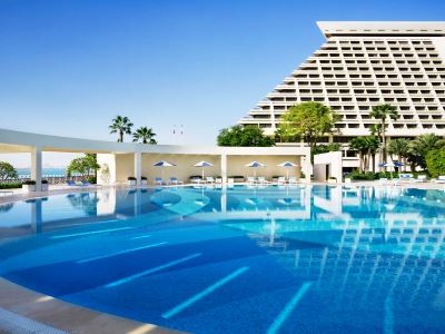 outdoor pool - hotel sheraton grand resort and convention - doha, qatar