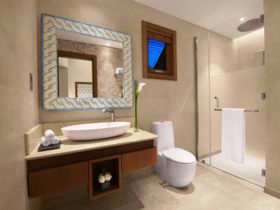 bathroom - hotel banana island resort doha by anantara - doha, qatar