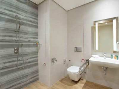 bathroom - hotel hilton garden inn al khobar - al khobar, saudi arabia