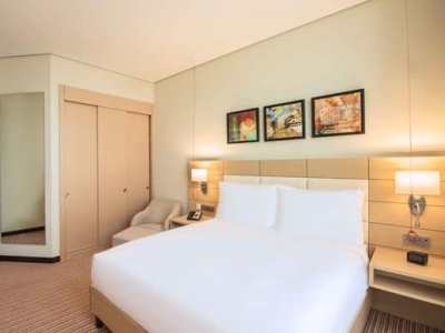 bedroom - hotel hilton garden inn al khobar - al khobar, saudi arabia