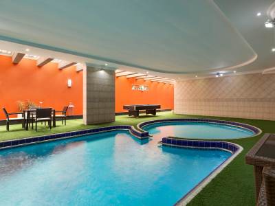 indoor pool - hotel howard johnson dammam - dammam, saudi arabia