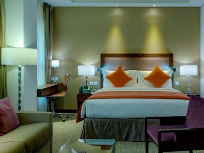 bedroom - hotel crowne plaza madinah - medina, saudi arabia