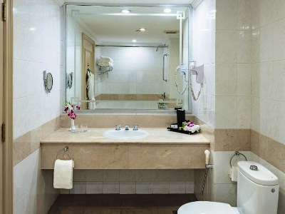 bathroom - hotel intercontinental madinah-dar al iman - medina, saudi arabia
