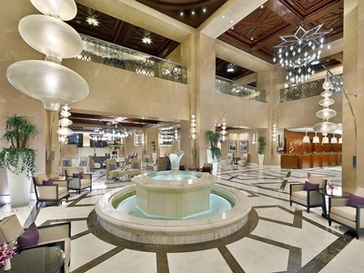lobby - hotel hilton suites makkah - mecca, saudi arabia