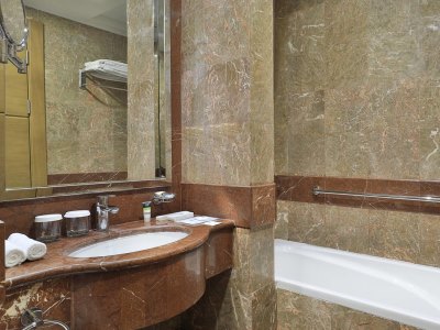 bathroom - hotel four points by sheraton makkah al naseem - mecca, saudi arabia