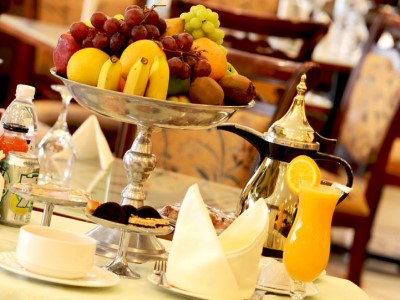 restaurant - hotel al safwah royale orchid - mecca, saudi arabia