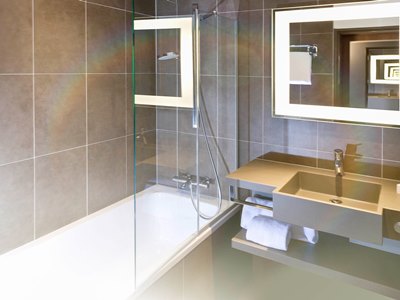 bathroom - hotel novotel yanbu - yanbu, saudi arabia