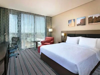 bedroom - hotel hilton garden inn tabuk - tabuk, saudi arabia