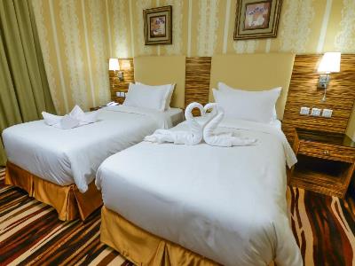 bedroom - hotel crown town - jeddah, saudi arabia