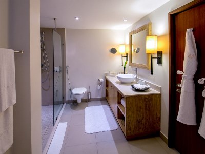 bathroom 1 - hotel kempinski seychelles resort baie lazare - mahe, seychelles