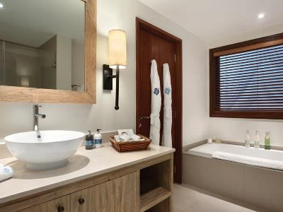 bathroom - hotel kempinski seychelles resort baie lazare - mahe, seychelles