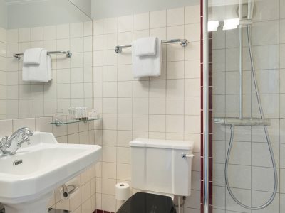 bathroom 1 - hotel opera - gothenburg, sweden