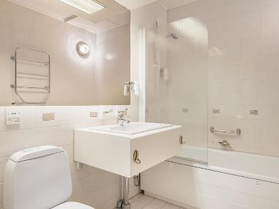 bathroom - hotel quality hotel winn - gothenburg, sweden
