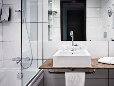 bathroom - hotel quality view - malmo, sweden