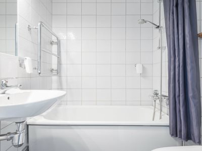 bathroom - hotel quality hotel prisma - skovde, sweden