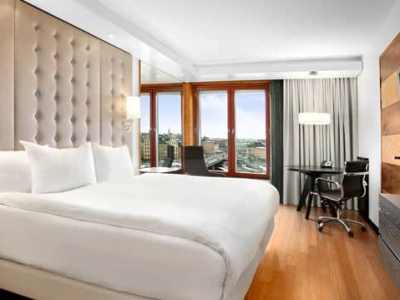 bedroom - hotel hilton stockholm slussen - stockholm, sweden