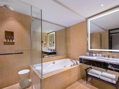 bathroom - hotel fullerton - singapore, singapore