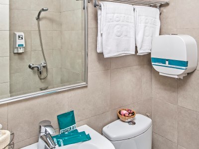 bathroom - hotel 81 balestier - singapore, singapore