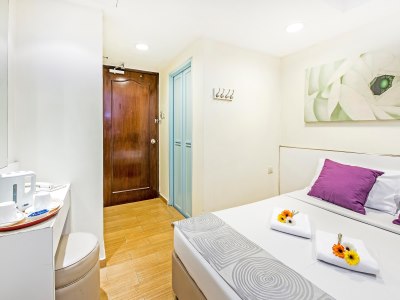 bedroom 1 - hotel 81 cosy - singapore, singapore
