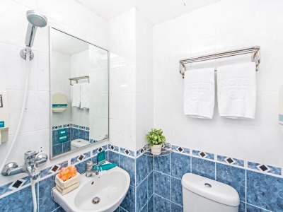 bathroom - hotel 81 cosy - singapore, singapore