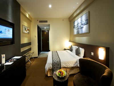 bedroom 2 - hotel hotel royal singapore - singapore, singapore