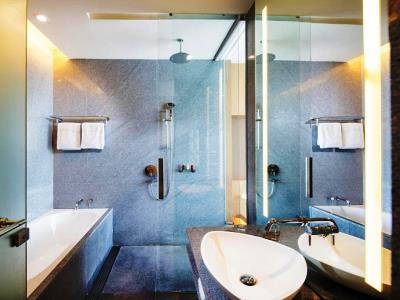 bathroom - hotel oasia hotel novena - singapore, singapore
