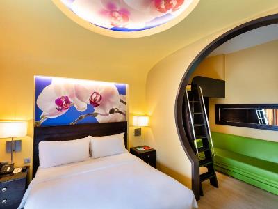 bedroom - hotel resorts world sentosa - hotel ora - singapore, singapore