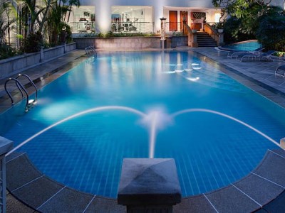 outdoor pool - hotel rendezvous - singapore, singapore