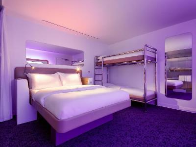 bedroom - hotel yotelair singapore changi airport - singapore, singapore