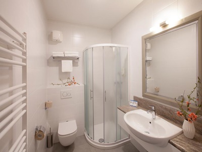 bathroom 1 - hotel jezero - bohinj, slovenia