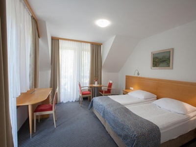 bedroom 1 - hotel jezero - bohinj, slovenia