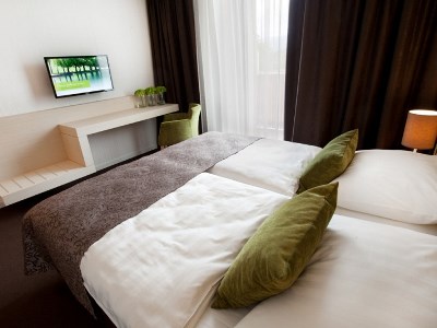 bedroom 1 - hotel astoria - bled, slovenia