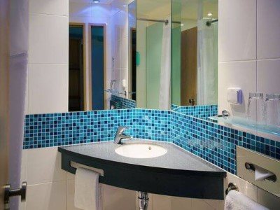 bathroom - hotel vienna house easy by wyndham bratislava - bratislava, slovakia
