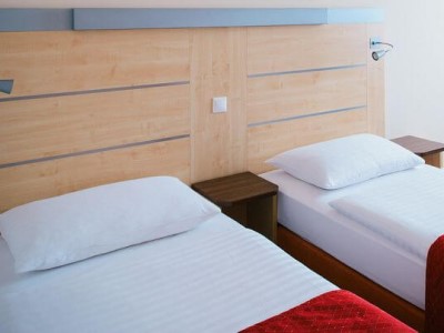 standard bedroom - hotel vienna house easy by wyndham bratislava - bratislava, slovakia