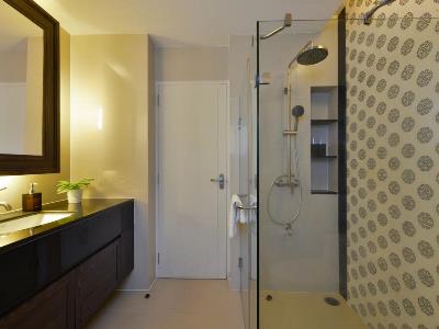bathroom - hotel altera hotel and residence - pattaya, thailand