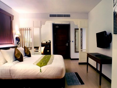 deluxe room - hotel aiyara grand - pattaya, thailand