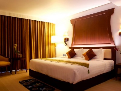 suite - hotel aiyara grand - pattaya, thailand
