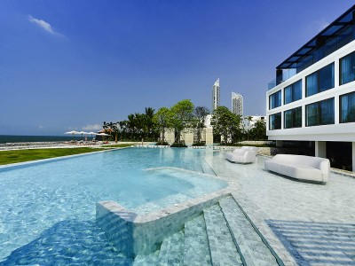 outdoor pool - hotel veranda resort - pattaya, thailand