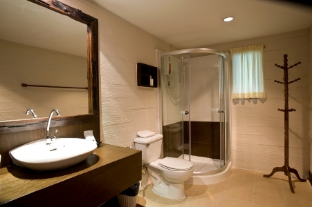 bathroom - hotel inrawadee resort pattaya - pattaya, thailand