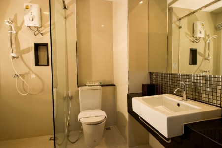 bathroom - hotel inn residence serviced suites - pattaya, thailand