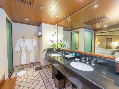 bathroom 1 - hotel avani pattaya resort - pattaya, thailand