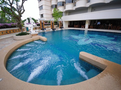 outdoor pool - hotel furama chiang mai - chiang mai, thailand